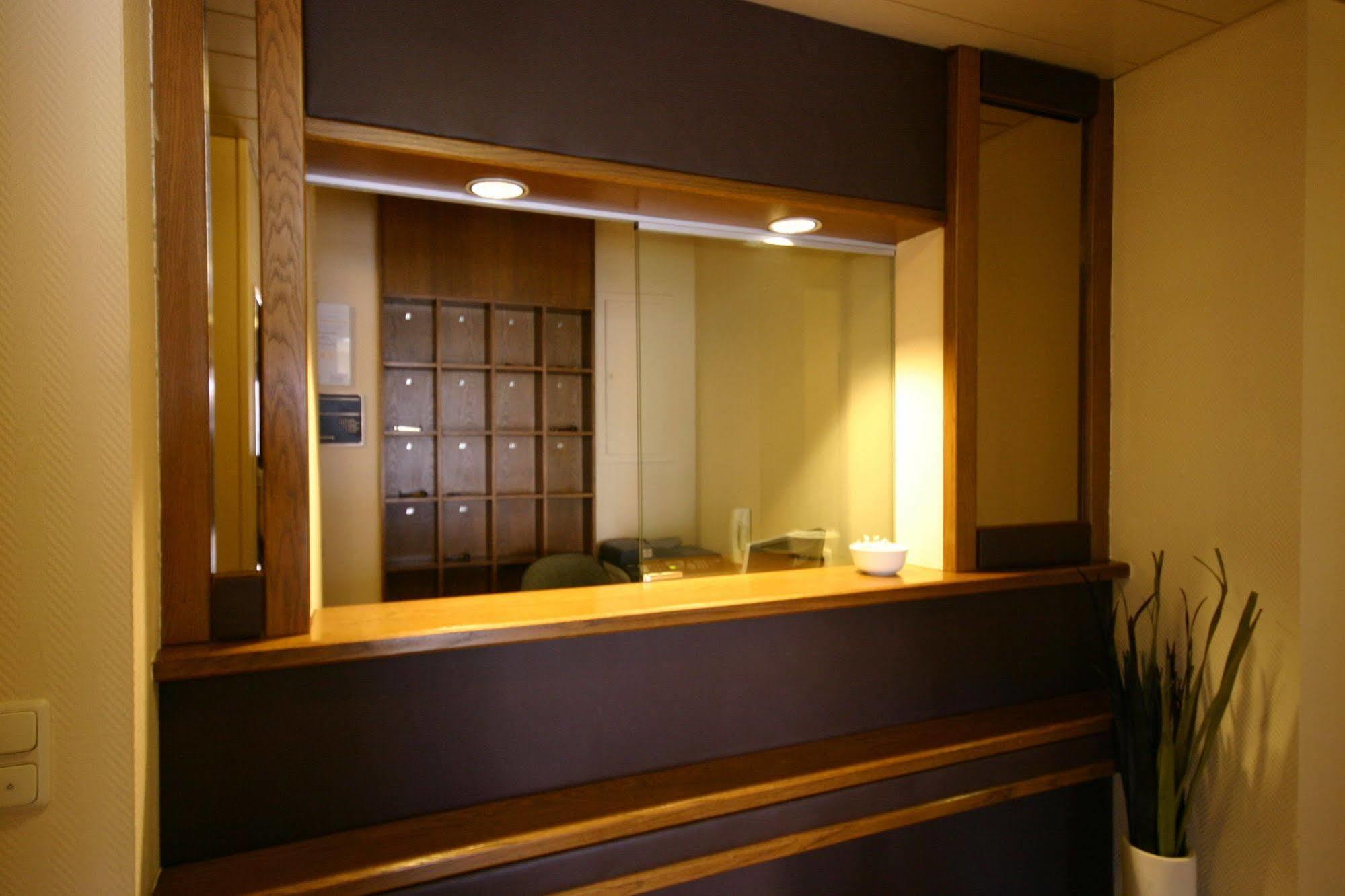 Hotel Augsburg Langemarck Екстериор снимка