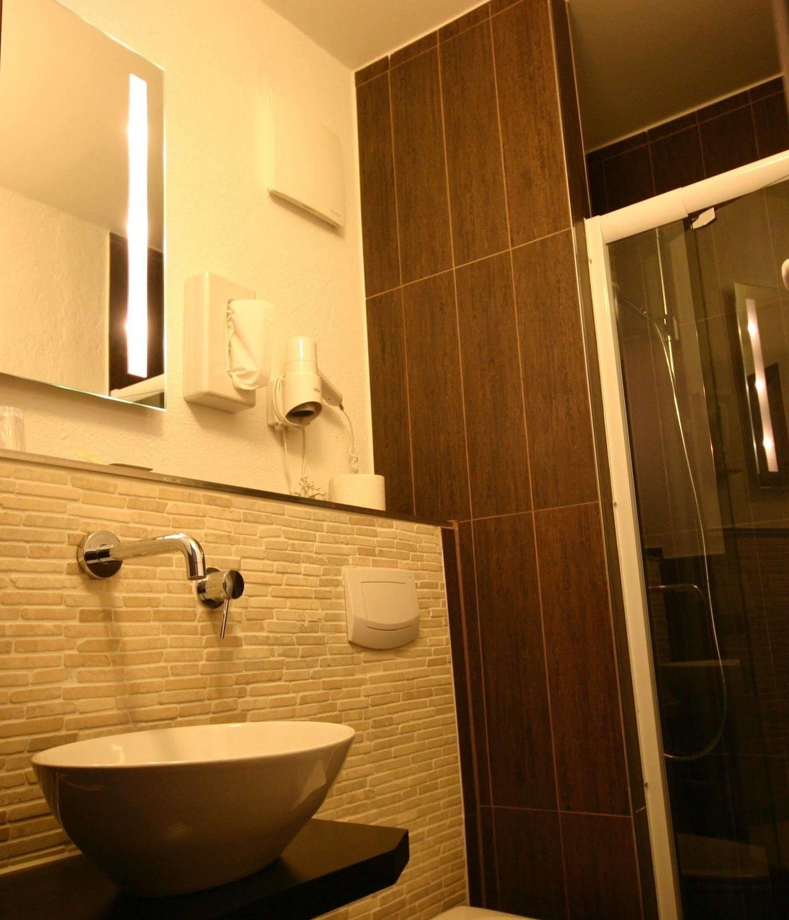 Hotel Augsburg Langemarck Екстериор снимка